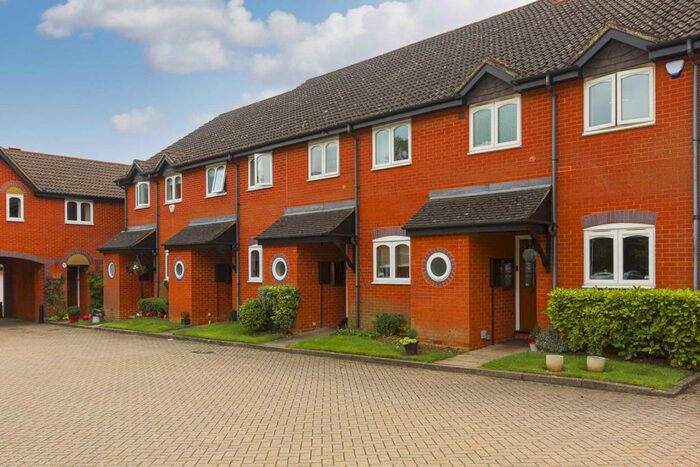 3 Bedroom Terraced House To Rent In Lower Sawley Wood, Banstead, SM7