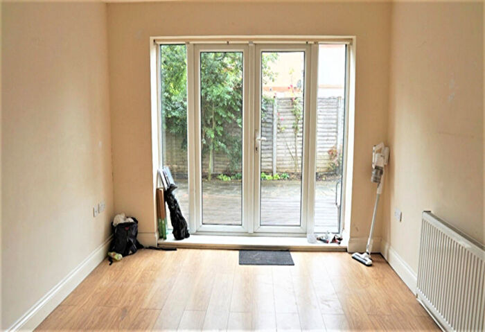 1 Bedroom Flat To Rent In A Lavender Grove, Mitcham, Surrey, CR4