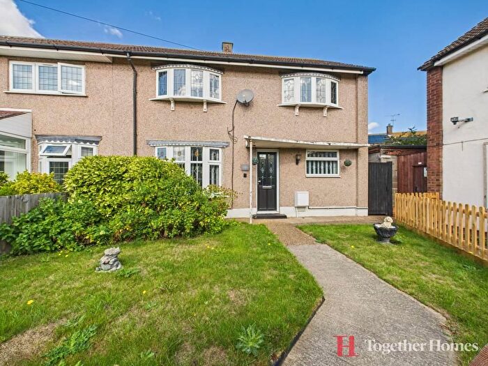 3 Bedroom End Of Terrace House For Sale In Deere Avenue, Rainham, RM13