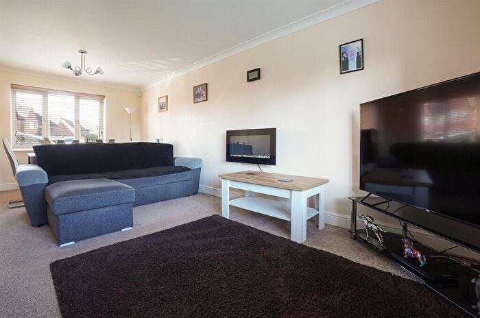 2 Bedroom Flat For Sale In Darlow Drive, Stratford-Upon-Avon, CV37
