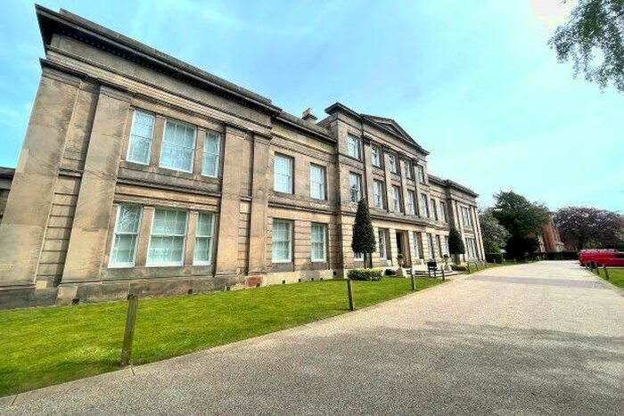 4 Bedroom Flat To Rent In Sandhurst House, Manchester, M20