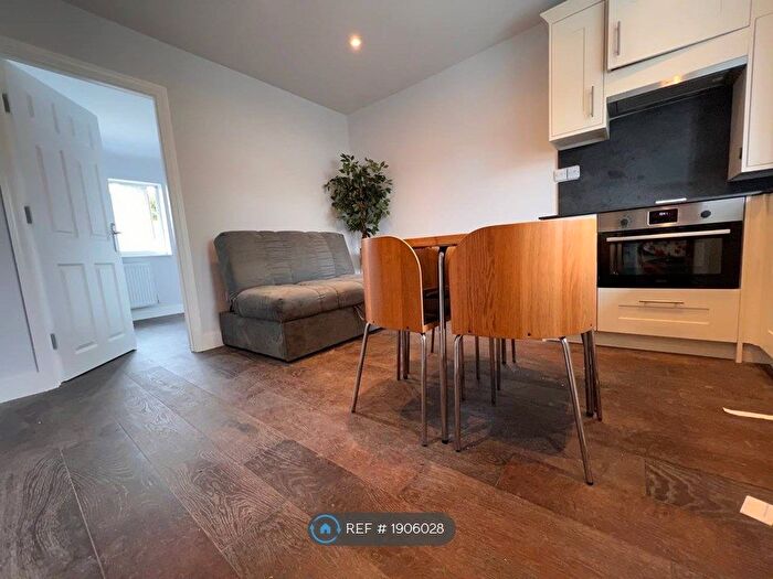 1 Bedroom Flat To Rent In Warburton Road, London, TW2