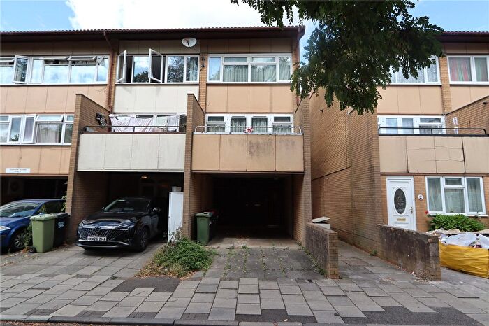 2 Bedroom End Of Terrace House For Sale In Gurnards Avenue, Fishermead, Milton Keynes, MK6