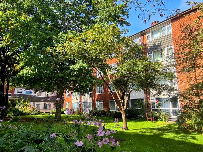 2 Bedroom Flat To Rent In Hulse Road, Shirley, Southampton, SO15