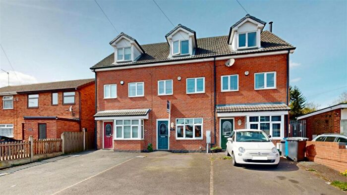 3 Bedroom Town House For Sale In Cotmanhay Road, Ilkeston, DE7