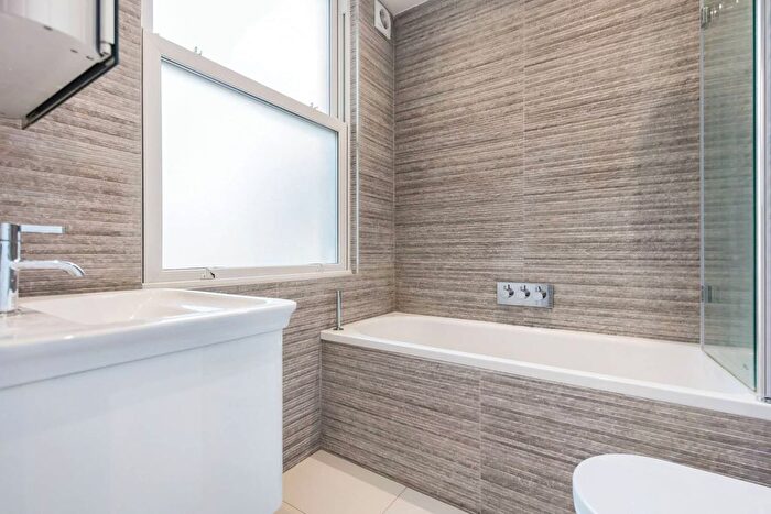 1 Bedroom Flat To Rent In Bramber Road, Barons Court, London, W14