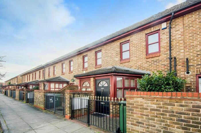 4 Bedroom Terraced House To Rent In Queens Road, Walthamstow, London, E17