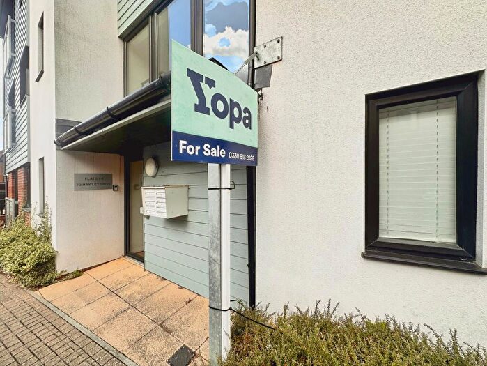 2 Bedroom Flat For Sale In Hawley Drive, West Malling, ME19