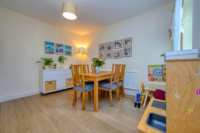 3 Bedroom Terraced House For Sale In Newport Road, Reading, RG1