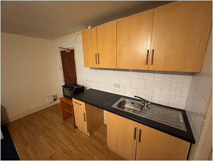 1 Bedroom Flat To Rent In Bradford Road, Huddersfield, HD2