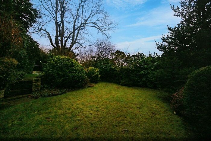 4 Bedroom Detached House For Sale In Craigweil Avenue, Radlett, WD7