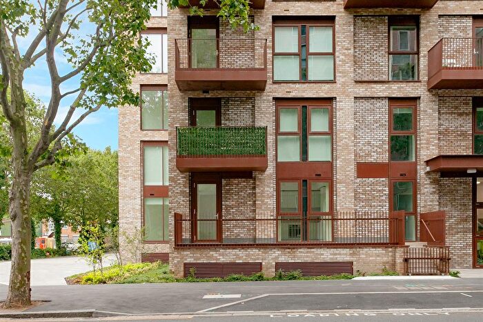 3 Bedroom Flat To Rent In Thames Road, London, E16