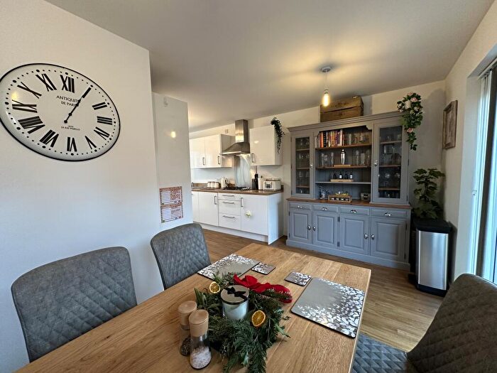 3 Bedroom Semi Detached House For Sale In Whinfell Close, St. Neots, PE19