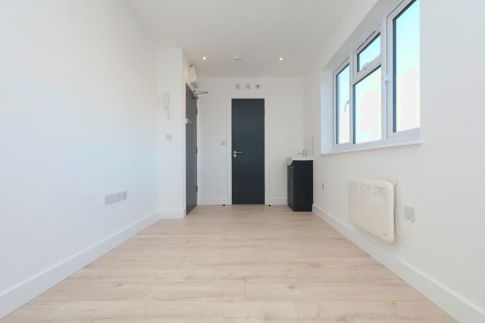 Studio To Rent In Lansbury Drive, Hayes, UB4