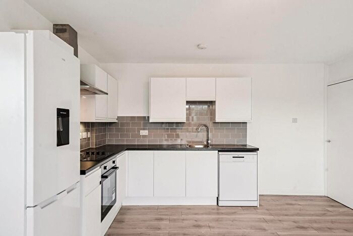 3 Bedroom Flat To Rent In Robin Hood Lane, Sutton, SM1