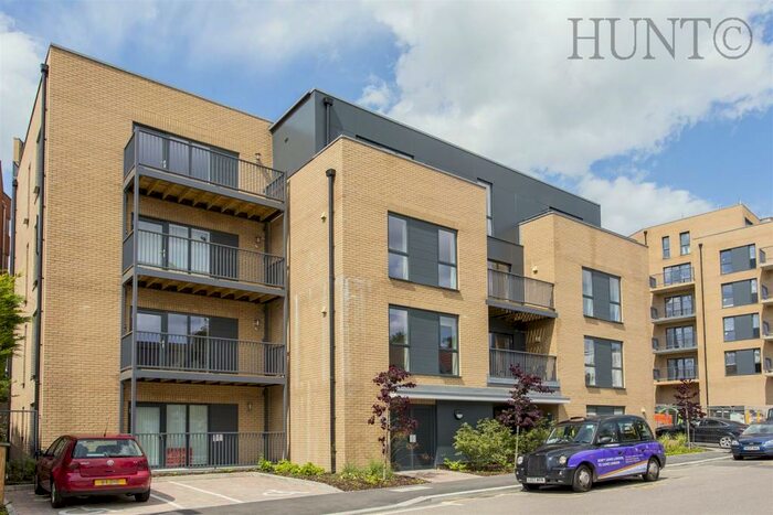 1 Bedroom Flat To Rent In Clarence Avenue, Ilford, IG2