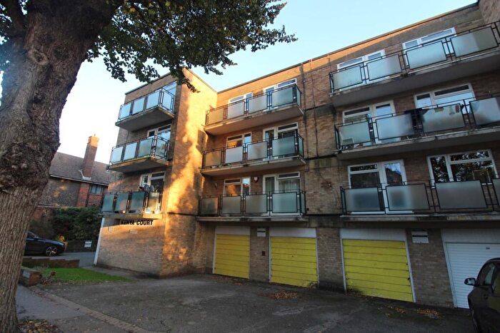 1 Bedroom Flat To Rent In Windlesham Gardens, Brighton, East Sussex, BN1