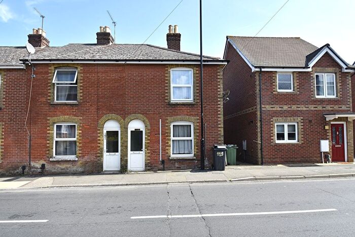 3 Bedroom Semi-Detached House To Rent In Hunnyhill, Newport, PO30