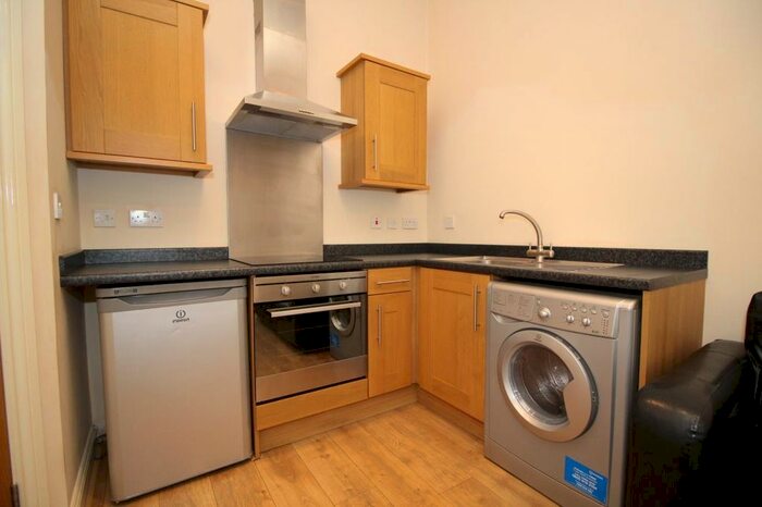 2 Bedroom Flat To Rent In Mosley Street, Newcastle Upon Tyne, Tyne And Wear, NE1