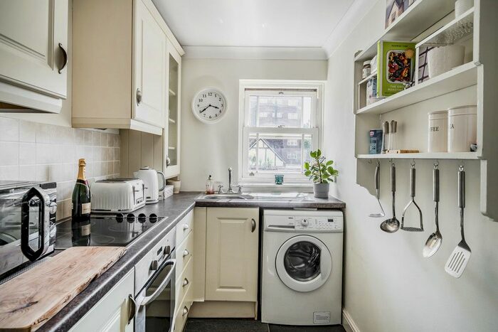 2 Bedroom Flat To Rent In Castle Road, Southsea, PO5