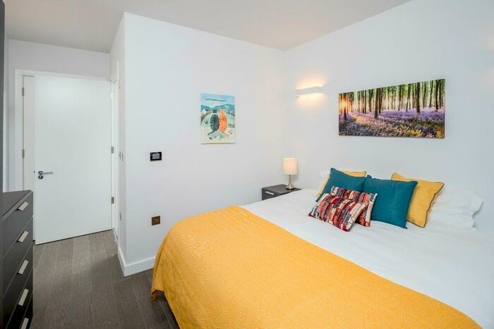 2 Bedroom Flat To Rent In Everard Close, St. Albans, Hertfordshire, AL1