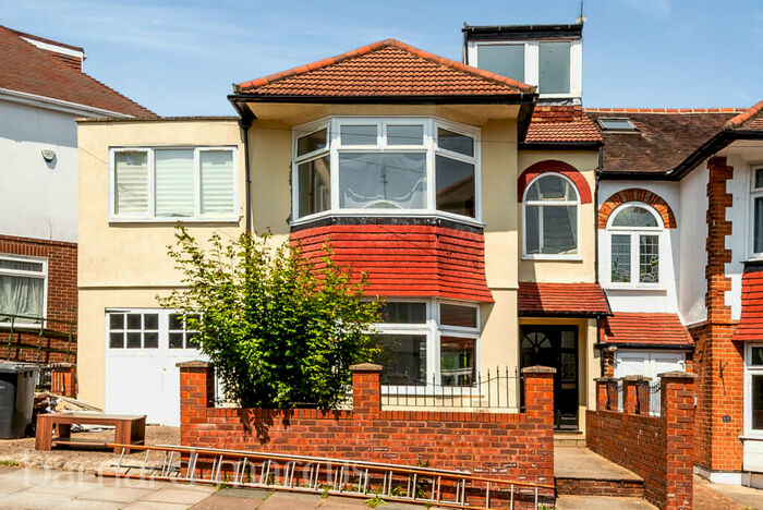 4 Bedroom House To Rent In Woodfield Way, Bounds Green, N11