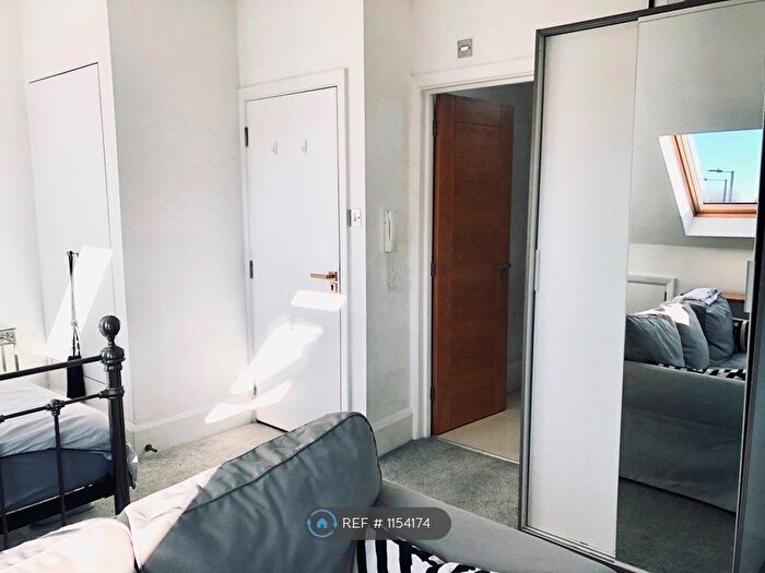 1 Bedroom Flat To Rent In Pavilion Terrace, London, W12
