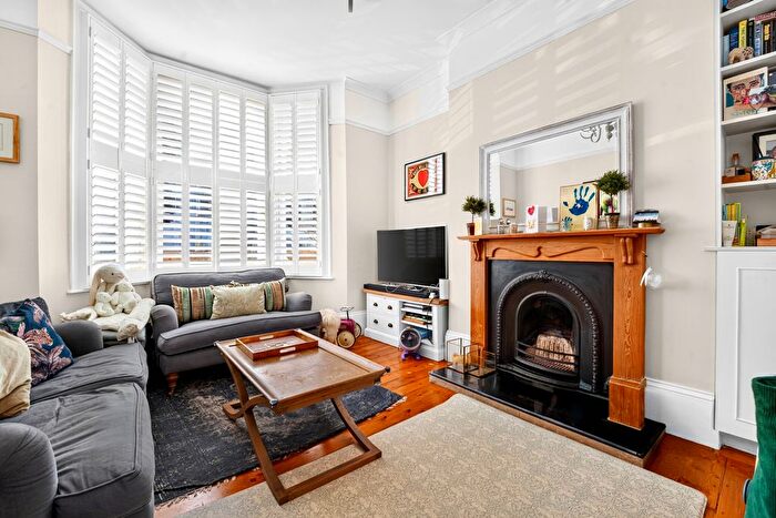2 Bedroom Flat To Rent In Lucerne Road, Highbury, London, N5