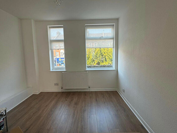 1 Bedroom Flat To Rent In No Deposit Option Neasden Lane, NW10