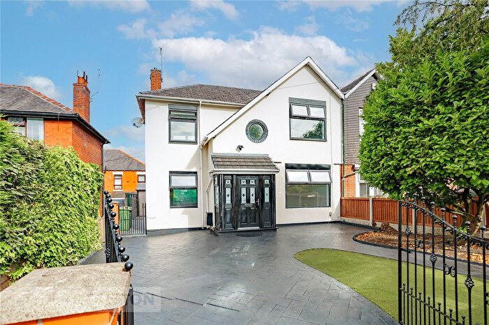 3 Bedroom Semi-Detached House For Sale In Link Lane, Garden Suburb, Oldham, OL8