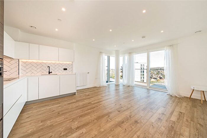 2 Bedroom Flat To Rent In Plowden Road, London, SE3