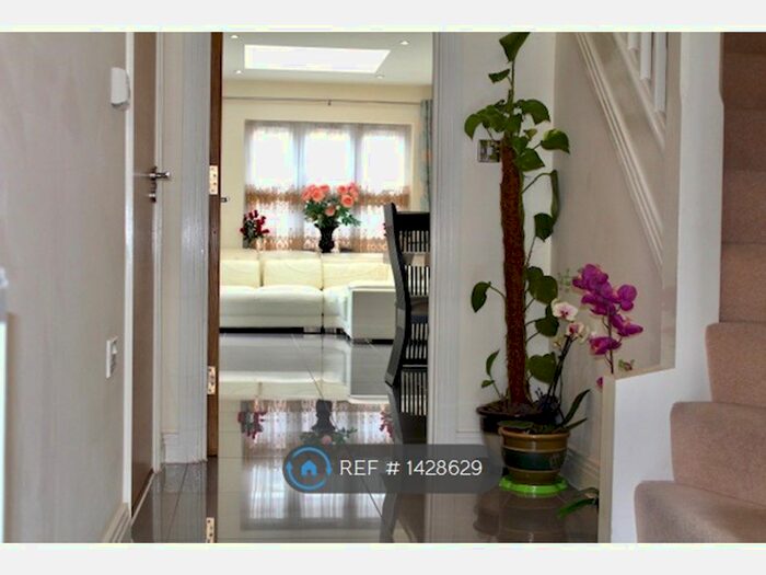 5 Bedroom Semi-Detached House To Rent In Baldwin Road, Watford, WD17