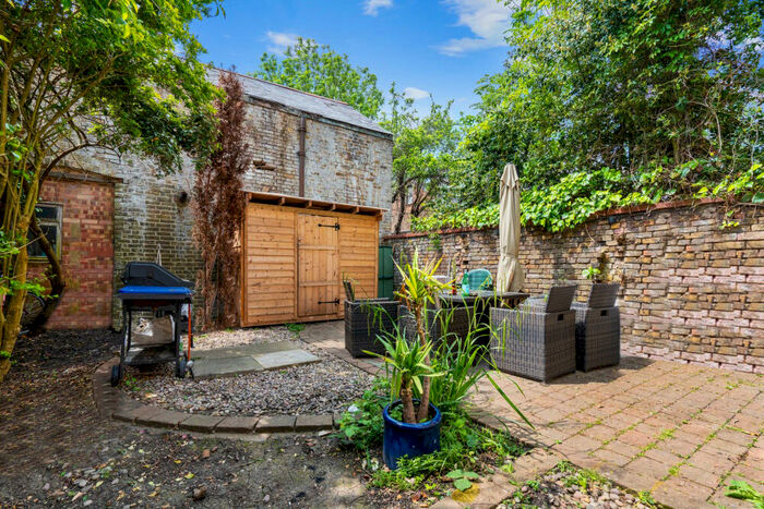 2 Bedroom Flat To Rent In Hallowell Road, Northwood, HA6