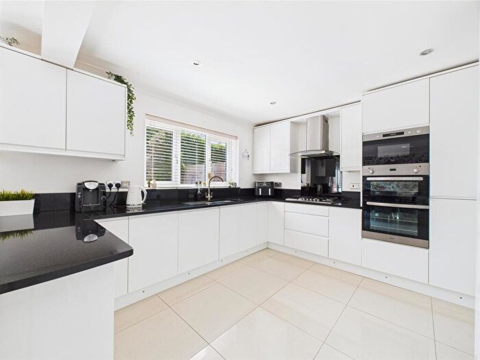 5 Bedroom Detached House For Sale In Gleneagles Close, Mickleover, Derby, DE3
