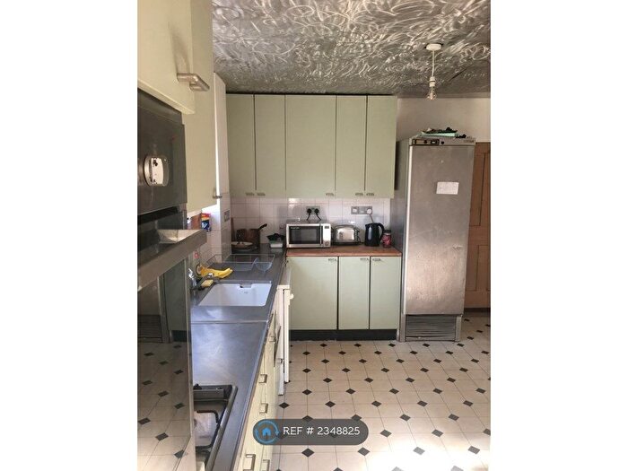 4 Bedroom Semi-Detached House To Rent In Roman Way, Farnham, GU9