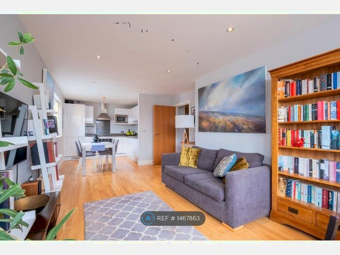 2 Bedroom Flat To Rent In Dowells Street, London, SE10