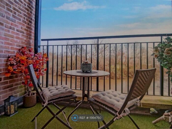 2 Bedroom Flat To Rent In Waterway House, Tonbridge, TN9