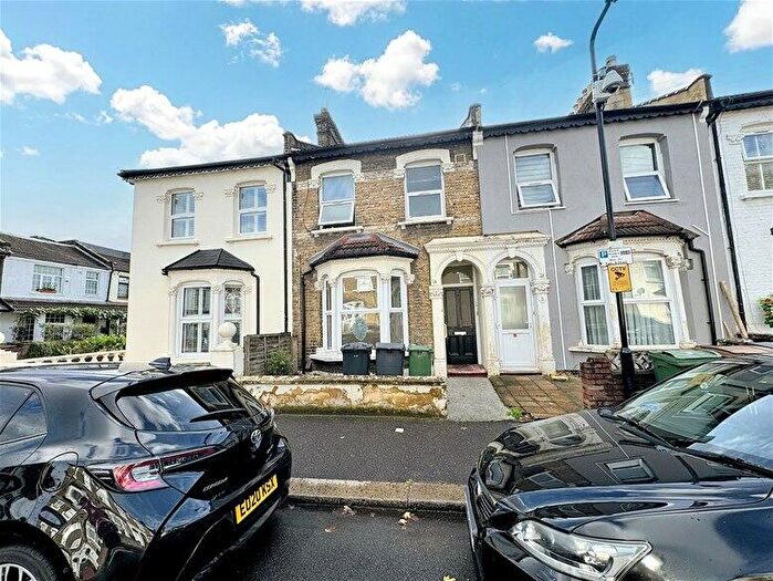 2 Bedroom Flat To Rent In Beaconsfield Road, Leyton, E10