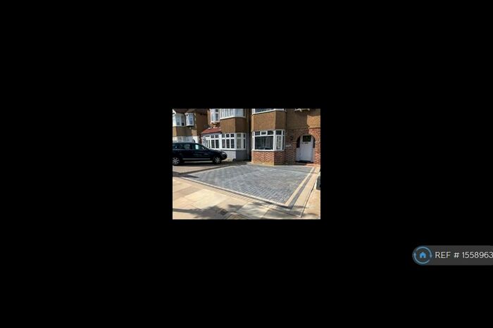 3 Bedroom Semi-Detached House To Rent In Tenniswood Road, Enfield, EN1
