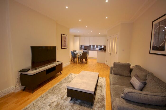 3 Bedroom Flat To Rent In Hamlet Gardens, Hammersmith, W6