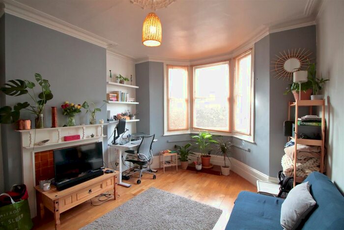 1 Bedroom Flat To Rent In Ducie Street, London, SW4