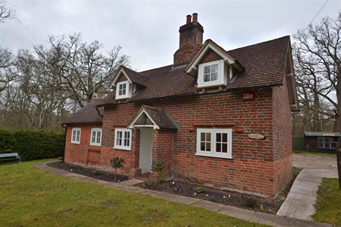 3 Bedroom Cottage To Rent In Hitches Lane, Fleet, GU51