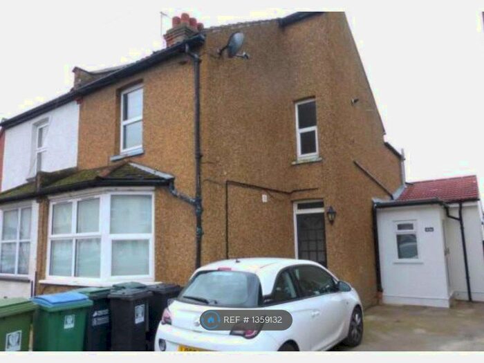 1 Bedroom Flat To Rent In Cardiff Road, Watford, WD18