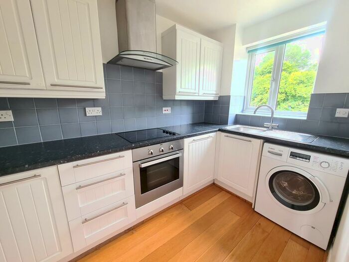 1 Bedroom Apartment To Rent In Lowestoft Drive, Slough, SL1