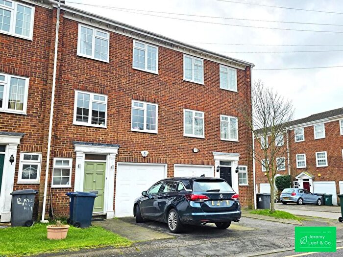 3 Bedroom House To Rent In Ashburnham Close, N2