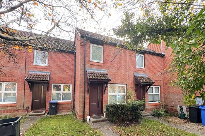 2 Bedroom Terraced House To Rent In Woking, Surrey, GU21