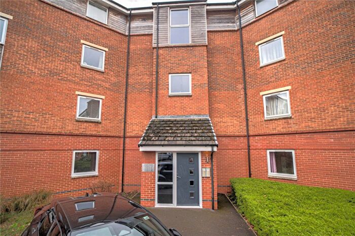 2 Bedroom Apartment For Sale In Chain Court, Old Town, Swindon, Wiltshire, SN1