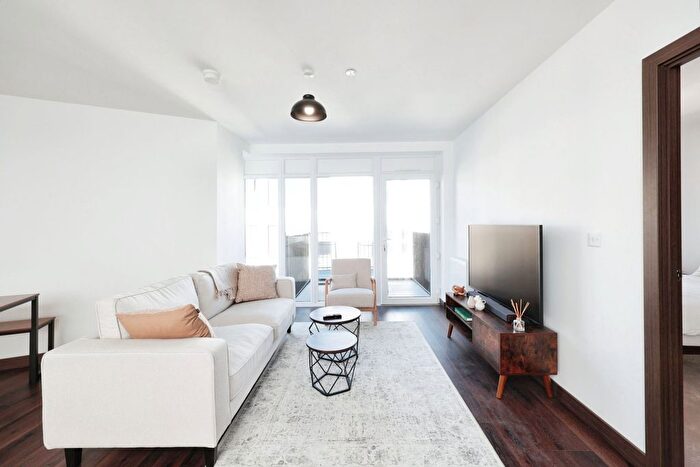 1 Bedroom Flat For Sale In Gramophone Lane, Hayes, UB3