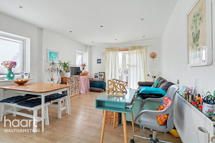 1 Bedroom Apartment For Sale In Thornbury Way, Walthamstow, E17