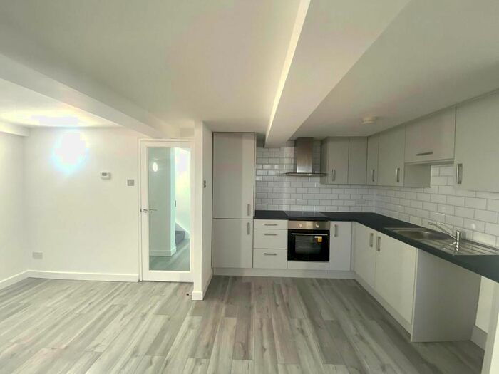 1 Bedroom Flat To Rent In Whingate, Leeds, LS12